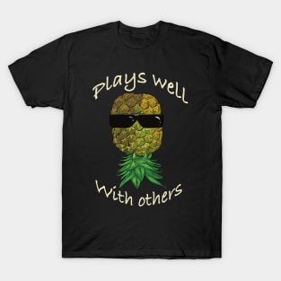 Upside down pineapple wearing glasses - Plays well with others T-Shirt